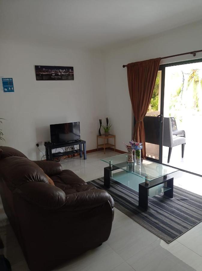 Les Forbans Selfcatering Apartment Takamaka Екстериор снимка