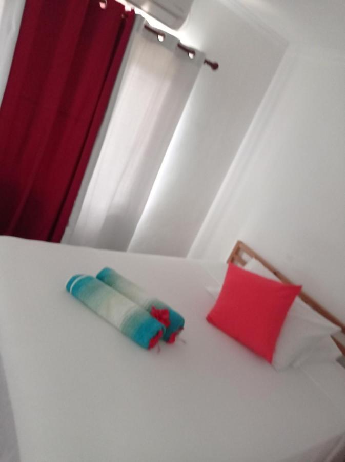 Les Forbans Selfcatering Apartment Takamaka Екстериор снимка