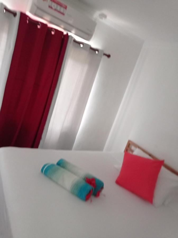 Les Forbans Selfcatering Apartment Takamaka Екстериор снимка